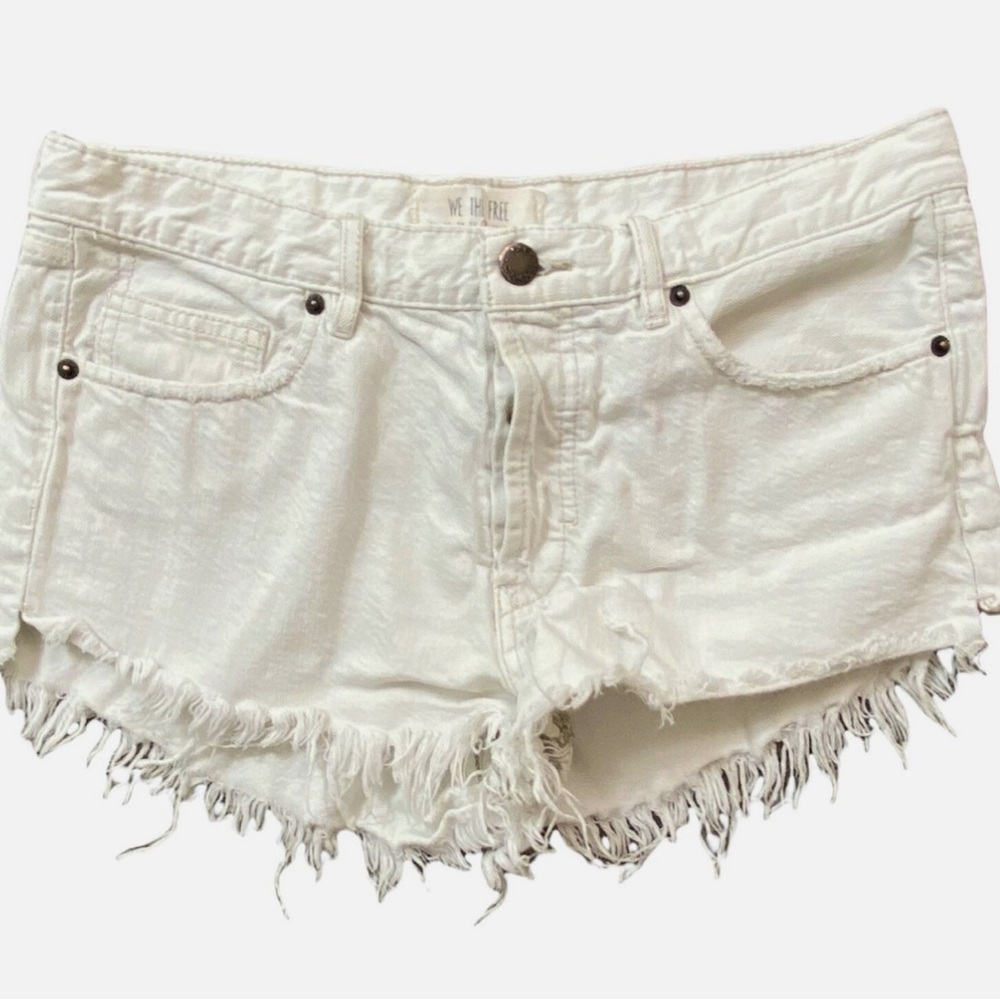 WE THE FREE WHITE FRAYED DENIM SHORTS